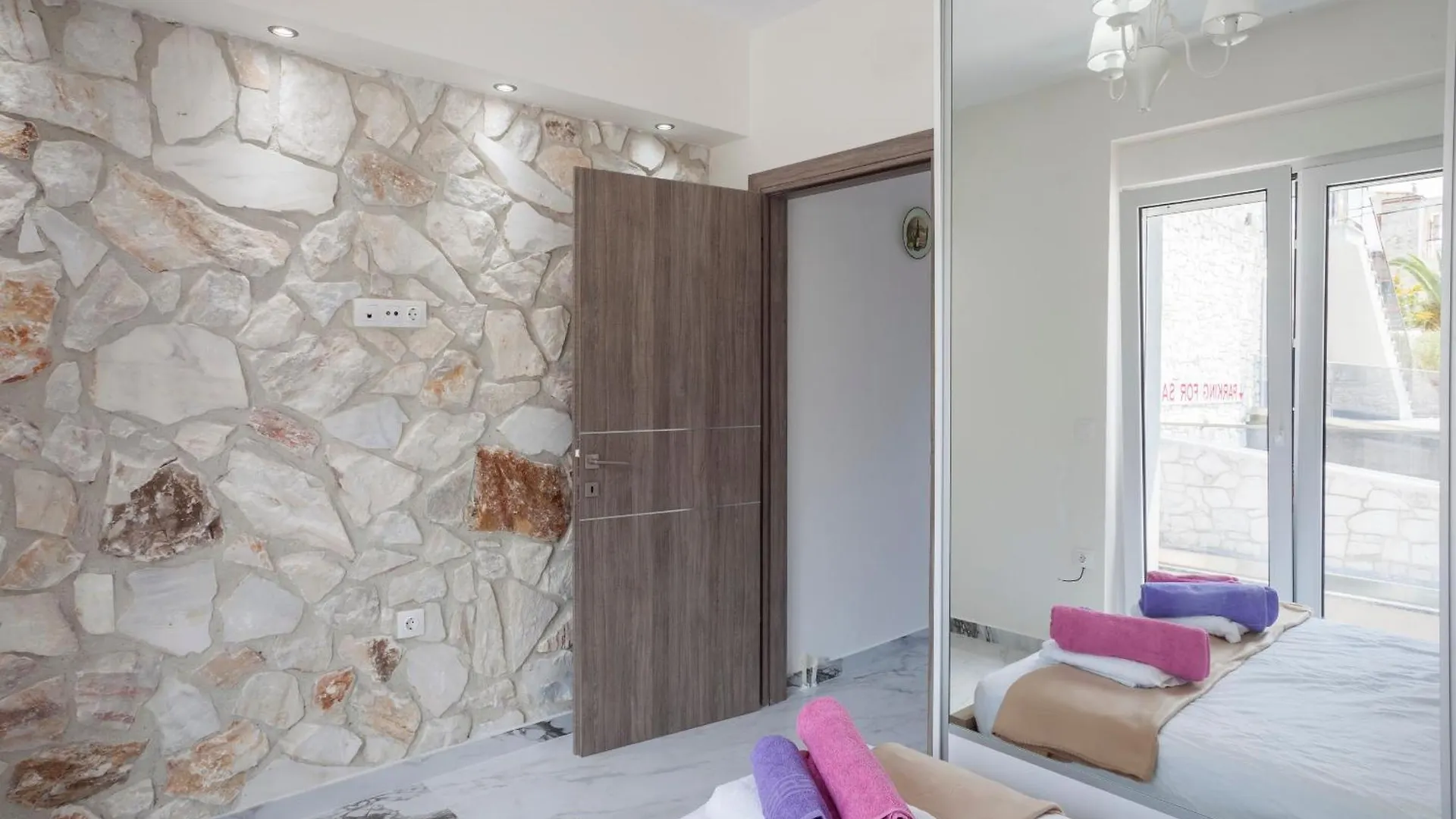 Valeri Luxury Stone Deluxe Apartment Ханиоти