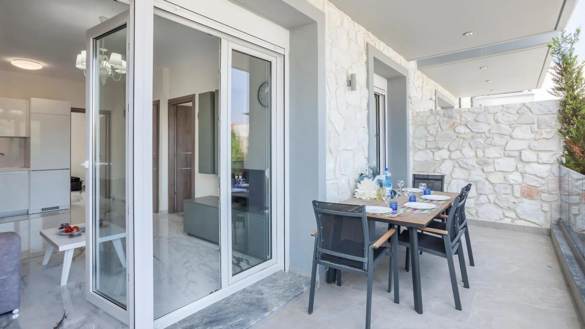 Valeri Luxury Stone Deluxe Apartment Ханиоти