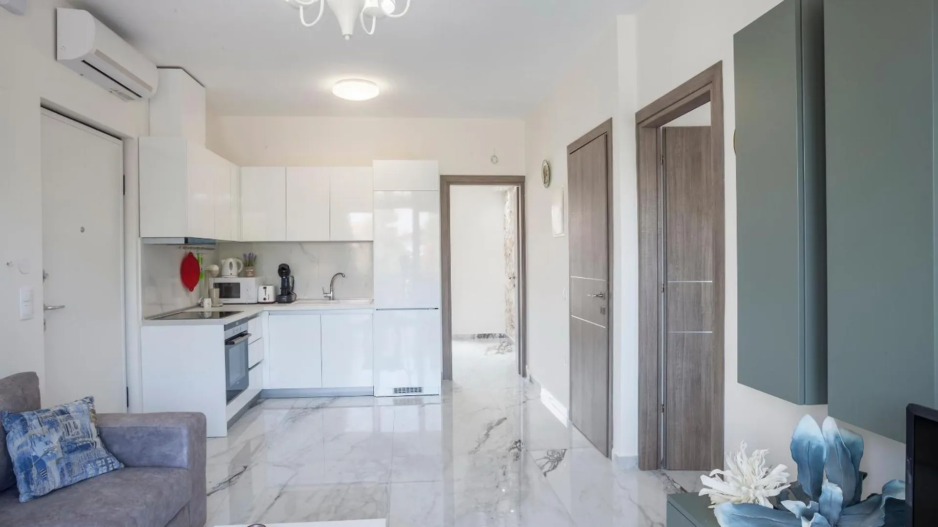 Valeri Luxury Stone Deluxe Apartment Ханиоти